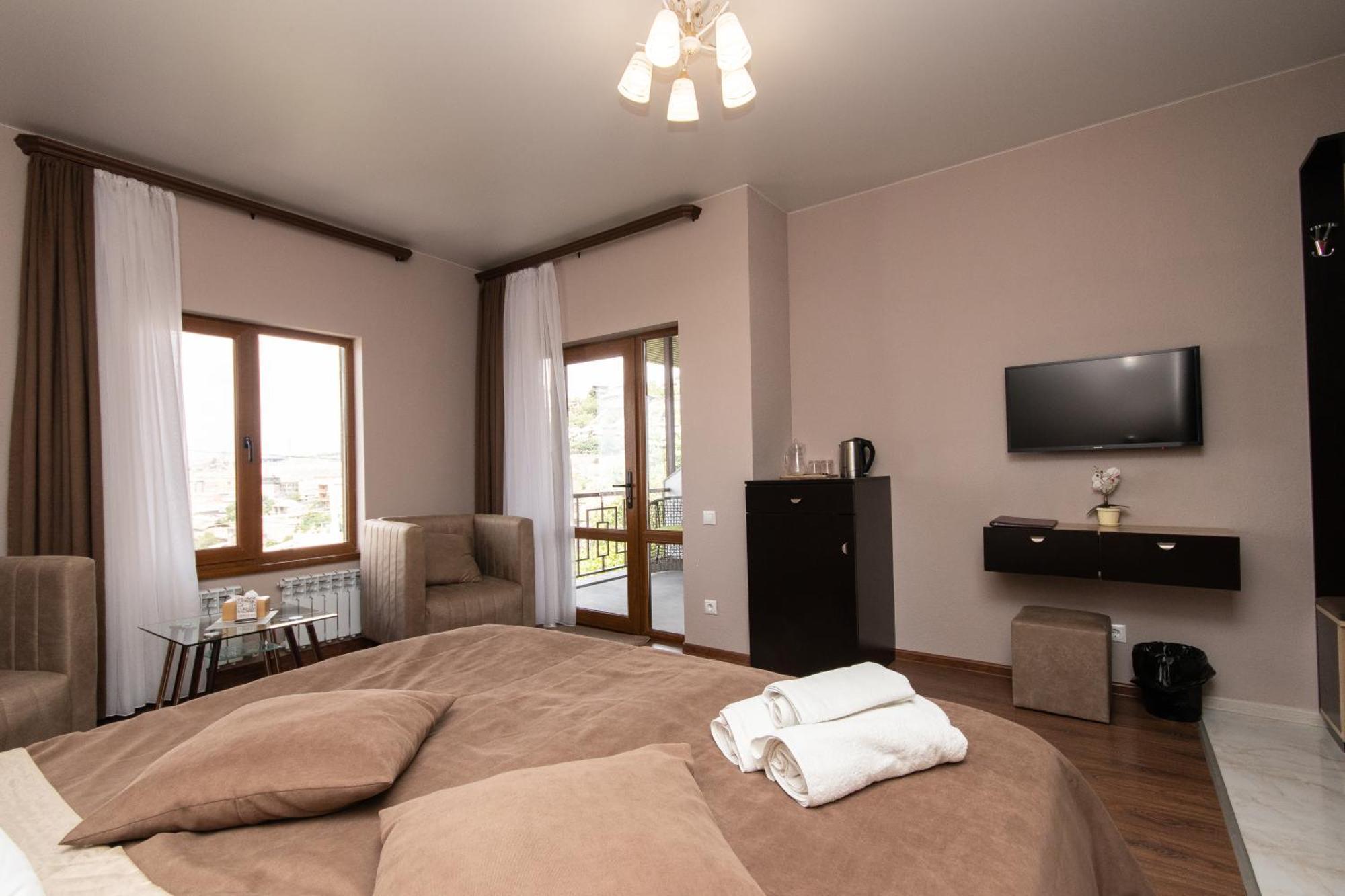 Hillside Guest House Erévan Extérieur photo