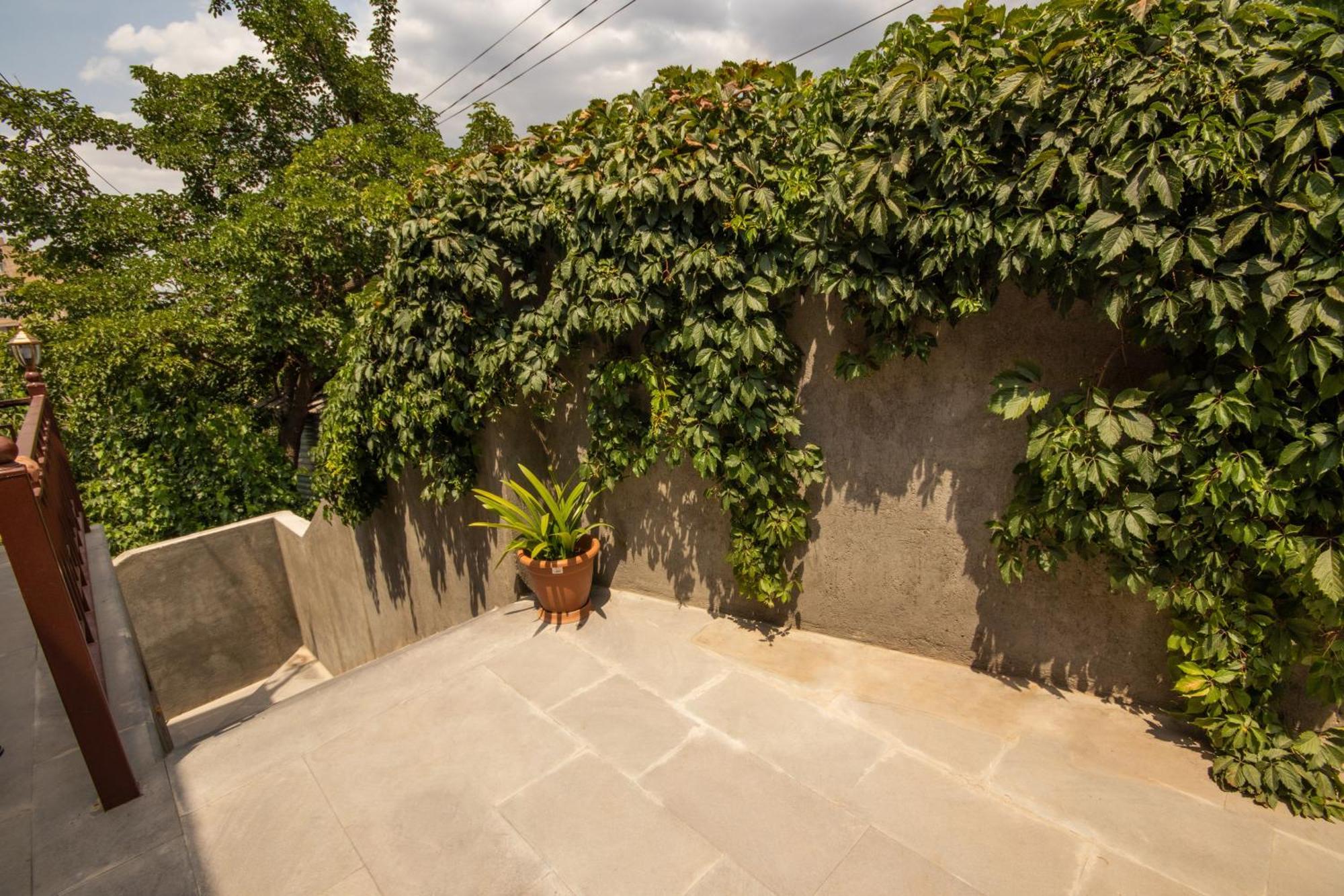 Hillside Guest House Erévan Extérieur photo